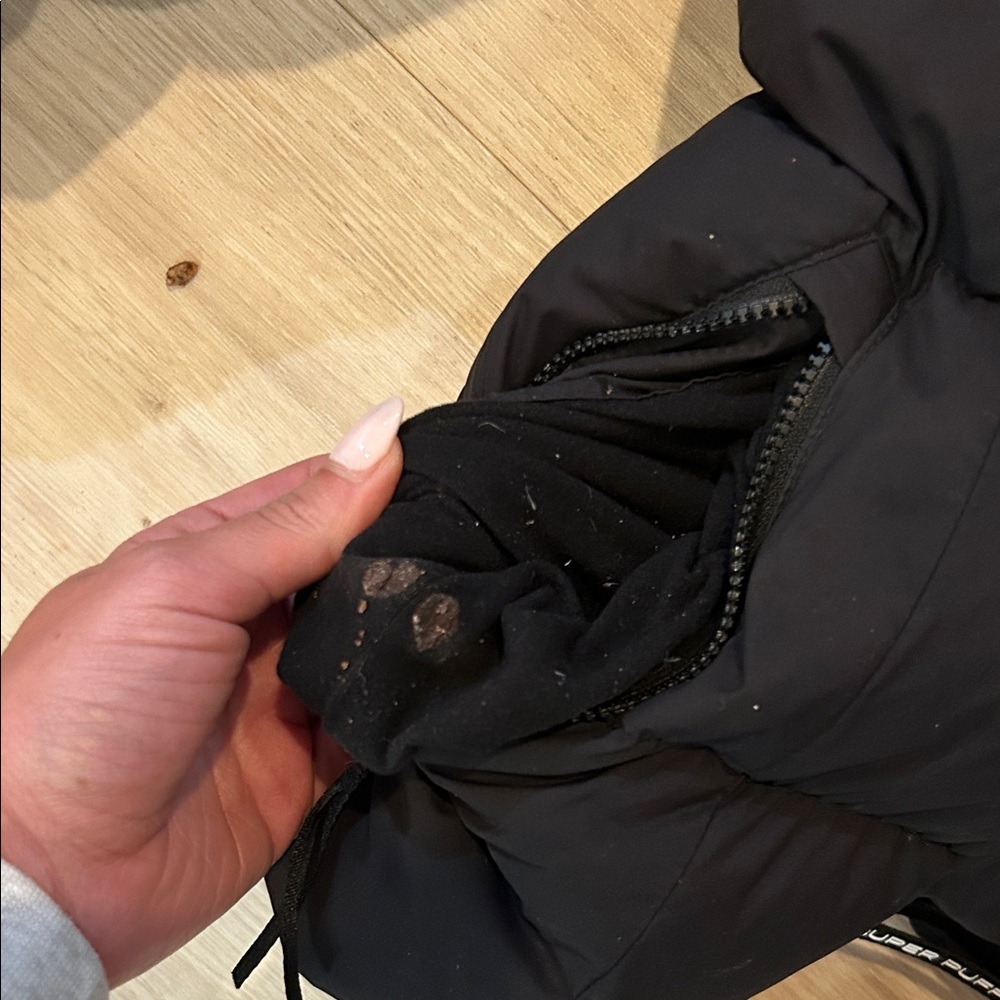 Aritzia super puff jacket shorty in black - Picture 7 of 8